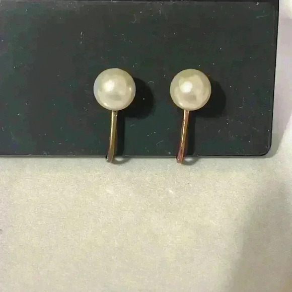 Vintage Single Faux Pearl Hinge Clip-on Earrings - Picture 2 of 3